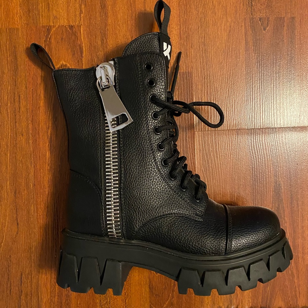 Brand new beautiful, vegan leather combat boots - Picture 2 of 11